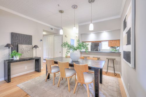 104 W End Pl, Nashville, TN, 37205-2326 | Card Image