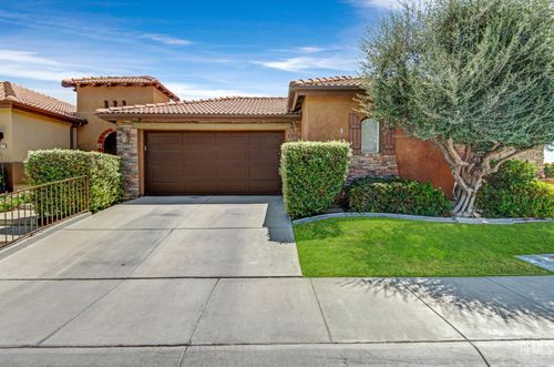 8725 Maggiore Ln, Bakersfield, CA, 93312-1961 | Card Image