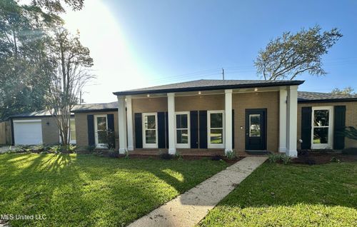 305 Westview Dr, Biloxi, MS, 39531-2613 | Card Image