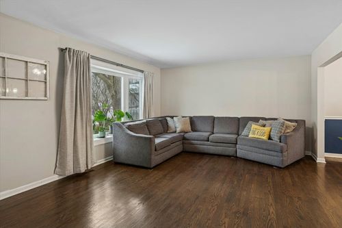 570 Boardman Cir, Bolingbrook, IL, 60440-9020 | Card Image