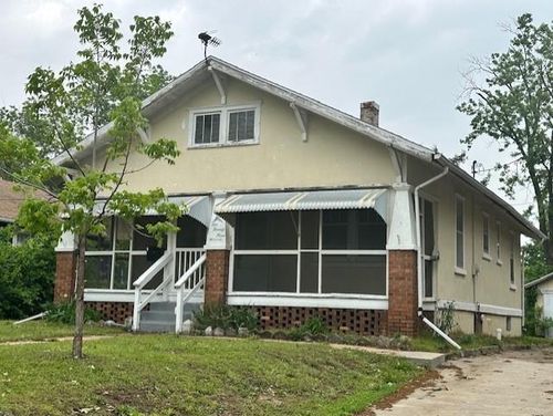 229 S Oak St, Nevada, MO, 64772-3437 | Card Image