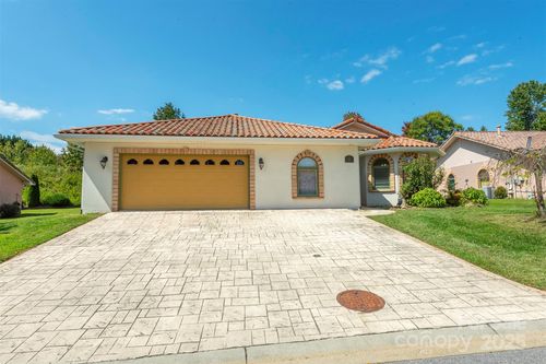 39 Pacifico Dr, Asheville, NC, 28806-8203 | Card Image