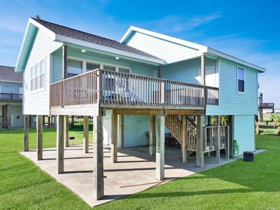 836 Eastview, House other with 3 bedrooms, 2 bathrooms and null parking in Crystal Beach TX | Image 1