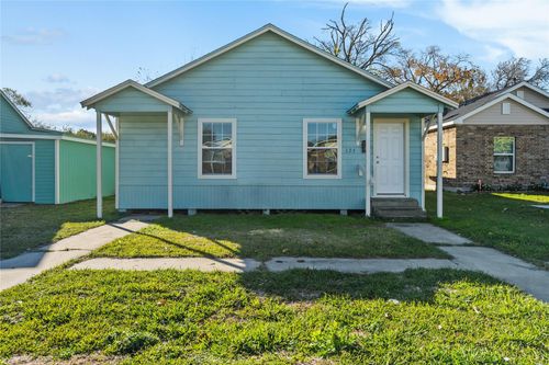 925 4th Avenue N, Texas City, TX, 77590 | Card Image