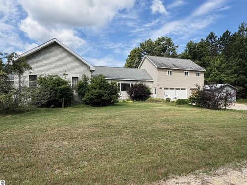 8994 S Oak Rd, Grayling, MI, 49738-7386 | Card Image