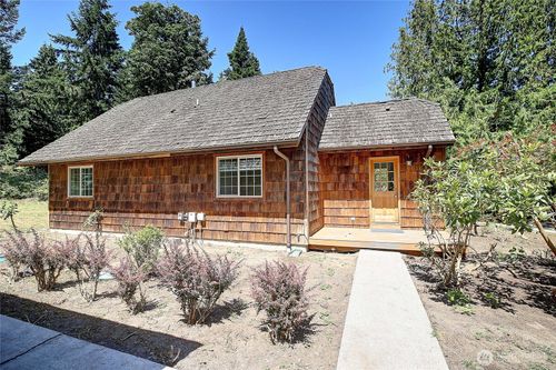378 Forest Glen Ln, Camano Island, WA, 98282-7664 | Card Image
