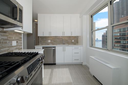 26-r-300 E 40th Street, New York City, NY, 10016 | Card Image