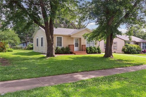 609 W Beech St, Independence, KS, 67301-2435 | Card Image