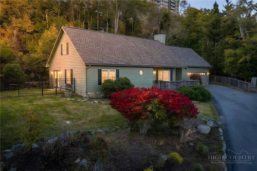 295 Little Sugar Ln, Sugar Mountain, NC, 28604-7181 | Card Image