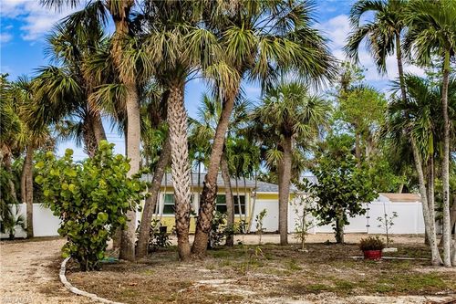 1942 Roseate Ln, SANIBEL, FL, 33957-4014 | Card Image