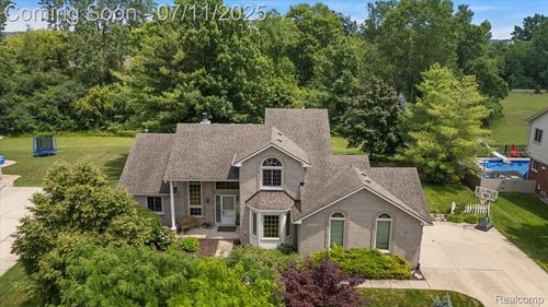 42764 Bloomingdale Dr, Sterling Heights, MI, 48314-2843 | Card Image
