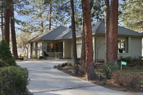 60749 Willow Creek Loop, Bend, OR, 97702-9302 | Card Image