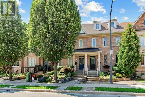 28 Herzberg Gardens, Toronto (York University Heights), ON, M3J3P4 | Card Image