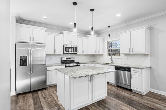 Stainless appliances remain | Image 31