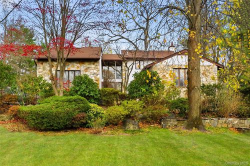 43 Bristol Dr, Manhasset, NY, 11030-3944 | Card Image