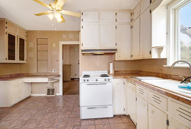 1101 W Sterns Rd, House other with 3 bedrooms, 2 bathrooms and null parking in Temperance MI | Image 12
