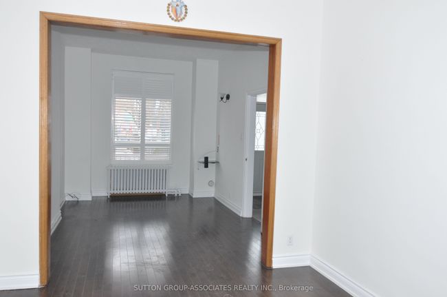 195 Montrose Ave, House attached with 3 bedrooms, 2 bathrooms and null parking in Toronto ON | Image 9