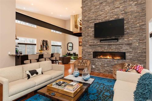 5 Parish Dr, Locust Valley, NY, 11560-1037 | Card Image