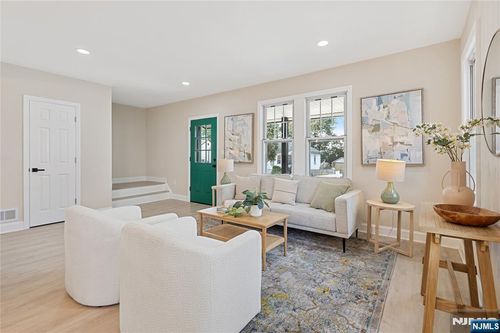 34 Emerald St, Hackensack, NJ, 07601-6101 | Card Image