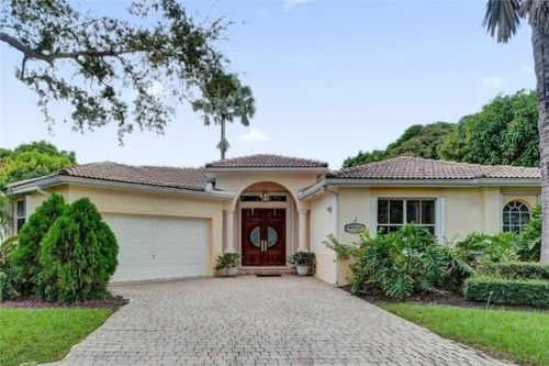 8128 Sw 172nd Ter, Palmetto Bay, FL, 33157-9221 | Card Image