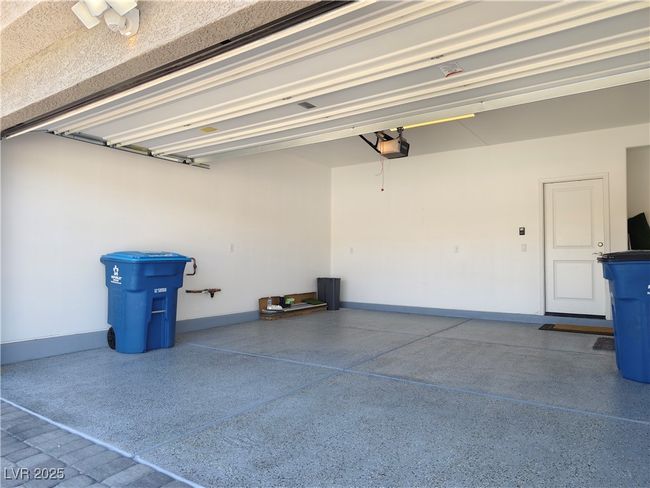 Garage with upgraded flooring | Image 40