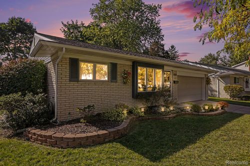 39591 Birchwood Dr, Plymouth, MI, 48170-4532 | Card Image