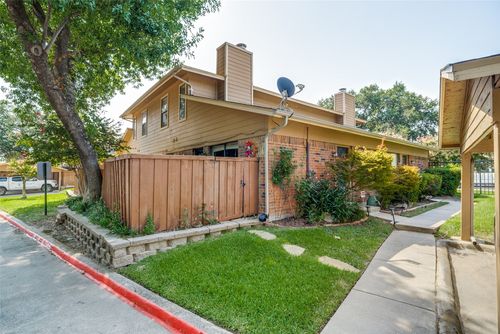 5769 Cedar Creek Dr, Benbrook, TX, 76109-5775 | Card Image