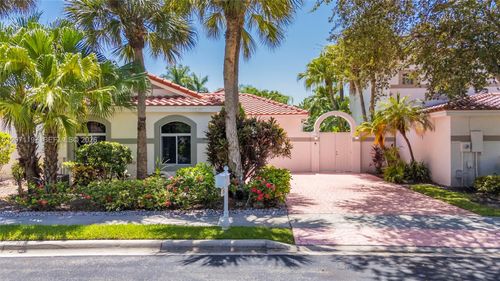 1051 W Bel Aire Dr W, Pembroke Pines, FL, 33027 | Card Image