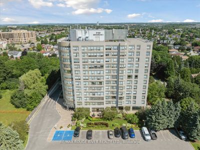 812 - 712 Rossland Rd E, Condo with 2 bedrooms, 2 bathrooms and 2 parking in Whitby ON | Image 2