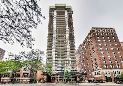 24b-3150 N Sheridan Rd, Chicago, IL, 60657-4839 | Card Image