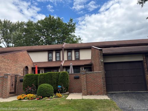 9b-25064 Champlaign Dr, Southfield, MI, 48034-1224 | Card Image