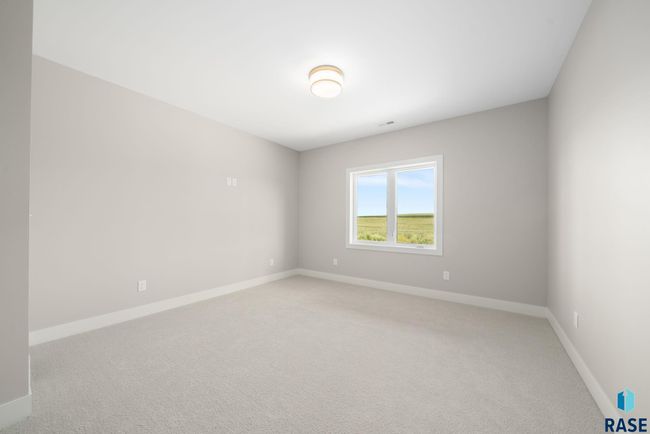6604 E Hawker Cir, House other with 5 bedrooms, 4 bathrooms and null parking in Sioux Falls SD | Image 44