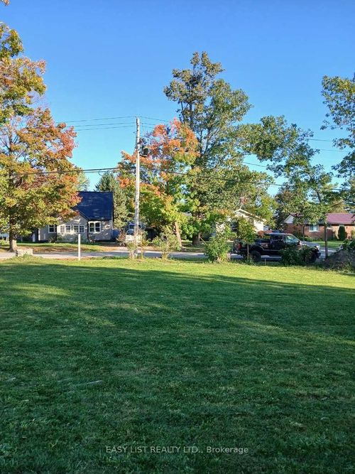 49 Clifton St, Kawartha Lakes, ON, K0M1N0 | Card Image