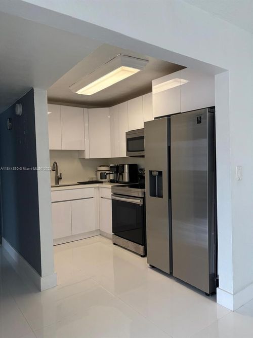 apt-408-495 Nw 72nd Ave, Miami, FL, 33126-5812 | Card Image