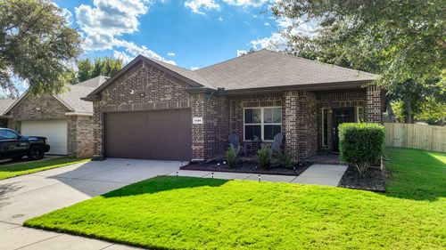 1100 New Meadow Dr, Azle, TX, 76020-5147 | Card Image
