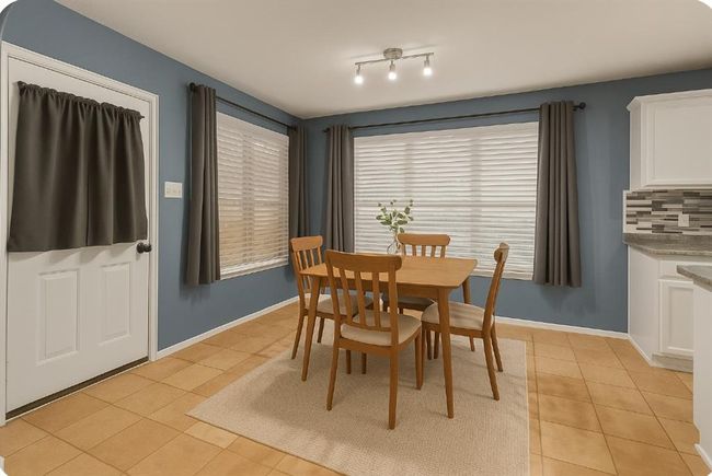 breakfast area | Image 7
