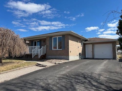 329 Mary St W, Lindsay, ON, K9V5X5 | Card Image