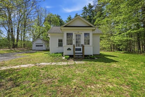 52 Log Plain Rd, Greenfield, MA, 01301-1025 | Card Image