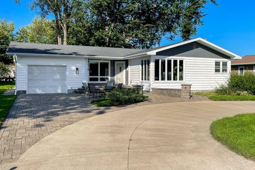 1919 La Crescent Ct, La Crosse, WI, 54603-1377 | Card Image