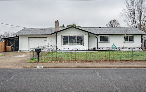 715 Ash St, Central Point, OR, 97502-2607 | Card Image