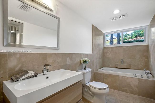 4050 Ne 25 Th Ave, House other with 3 bedrooms, 4 bathrooms and null parking in Lighthouse Point FL | Image 9