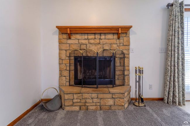 1306 S Raintree Dr, House other with 3 bedrooms, 2 bathrooms and null parking in Tonganoxie KS | Image 4