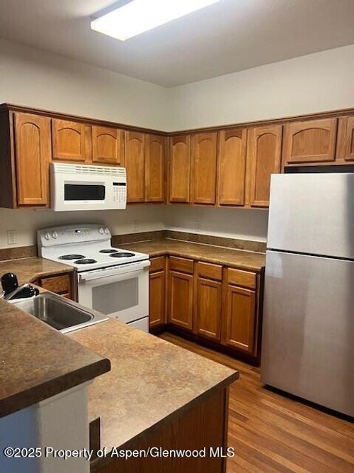 101-326 River View Dr, New Castle, CO, 81647-8464 | Card Image