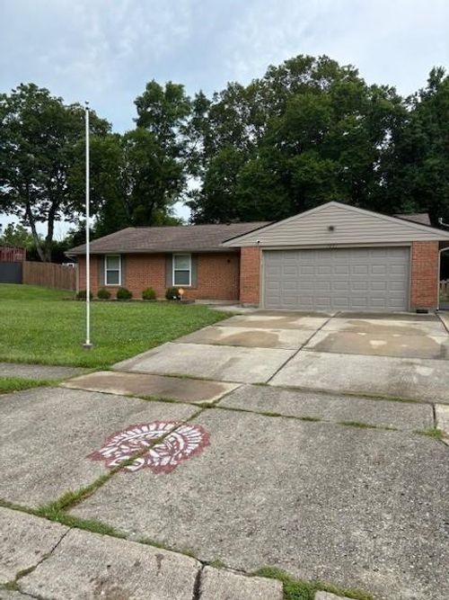 7201 Rustic Woods Dr, Dayton, OH, 45424-2415 | Card Image