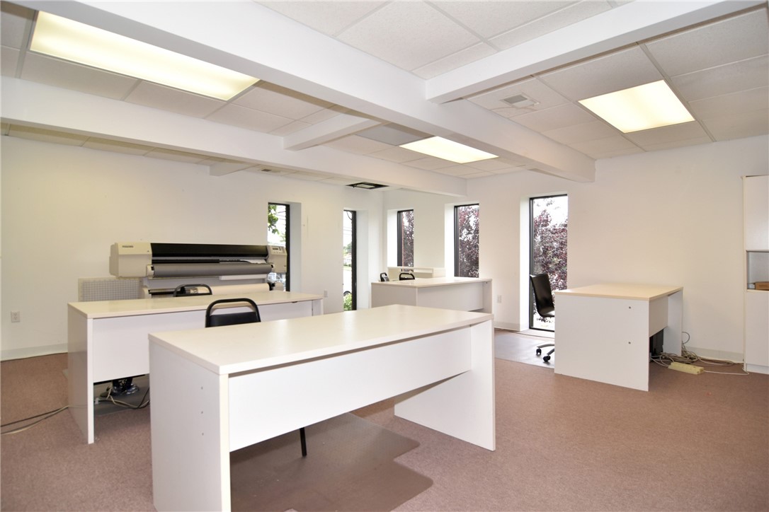 Commercial Lease in Tiverton 3