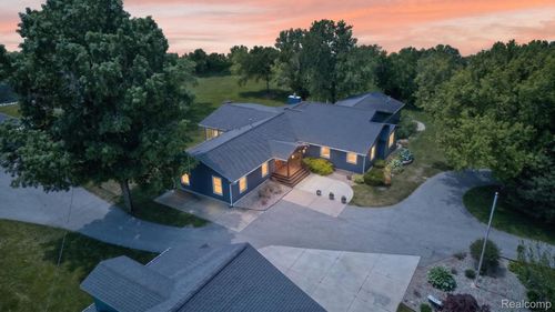 9353 Hill Rd, Swartz Creek, MI, 48473-1015 | Card Image