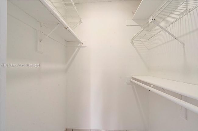 APT-220 - 6095 W 19 Th Ave, Condo with 2 bedrooms, 2 bathrooms and null parking in Hialeah FL | Image 21