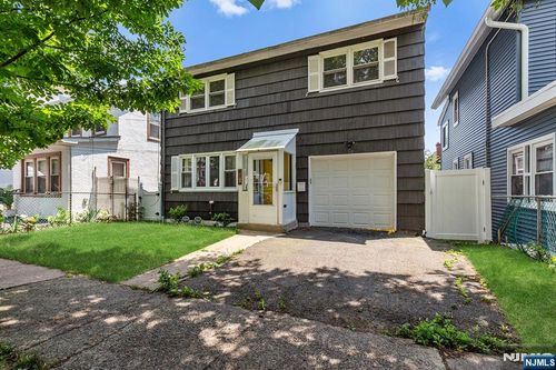 40 Pine Grove Ter, Newark, NJ, 07106-1909 | Card Image