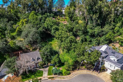 22 Valant Pl, Piedmont, CA, 94610-1800 | Card Image