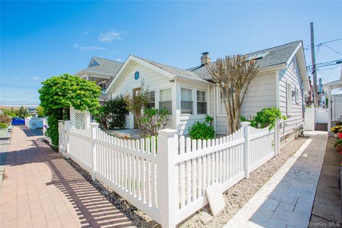 16 June Walk, Long Beach, NY, 11561 | Card Image